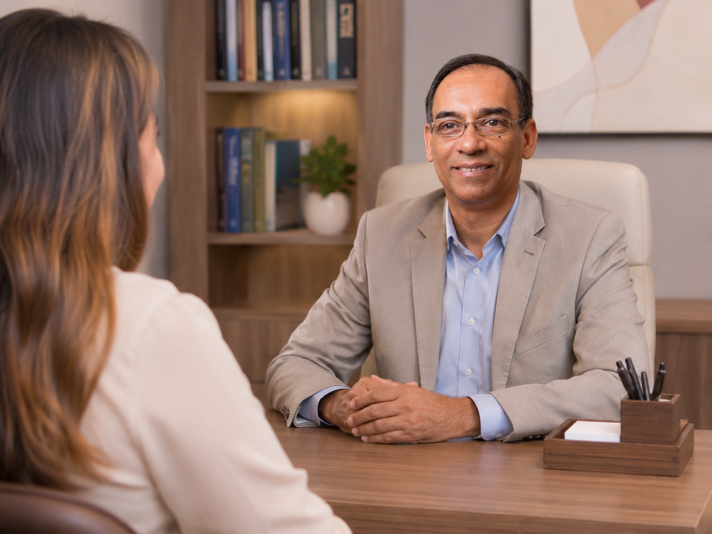 Dr. Edgard Gonçalves em atendimento de psicoterapia para adultos